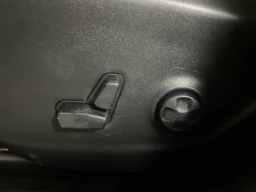 2019 Jeep Cherokee - image 18