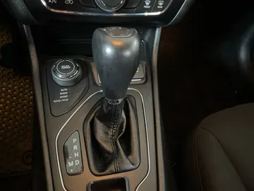 2019 Jeep Cherokee - image 25