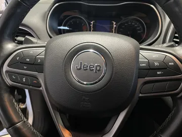 2019 Jeep Cherokee - image 17