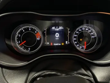 2019 Jeep Cherokee - image 16