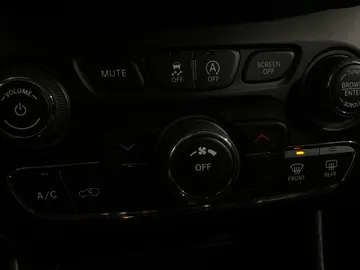 2019 Jeep Cherokee - image 20