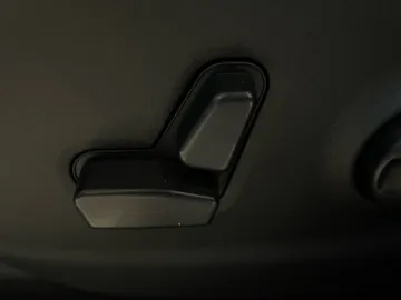 2019 Jeep Cherokee - image 22