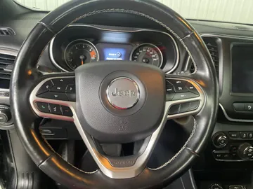 2021 Jeep Cherokee - image 18