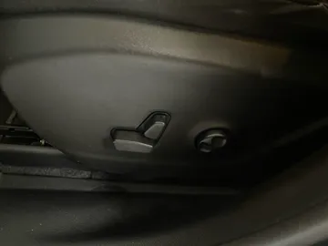 2021 Jeep Cherokee - image 20
