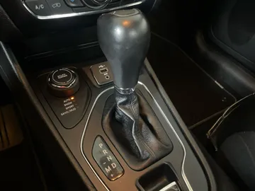 2021 Jeep Cherokee - image 30