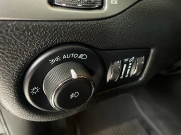 2021 Jeep Cherokee - image 19