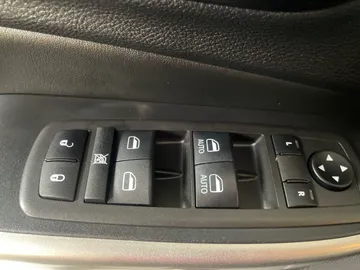 2021 Jeep Cherokee - image 26