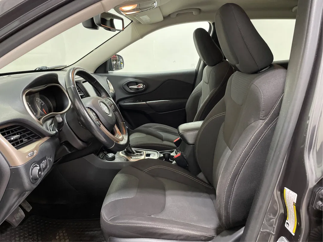 2016 Jeep Cherokee — photo 3