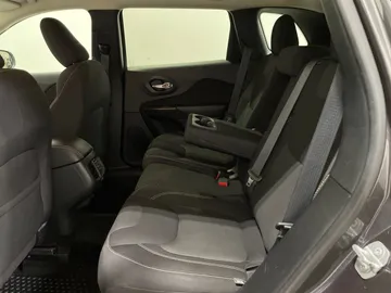 2016 Jeep Cherokee - image 14