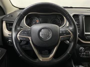 2016 Jeep Cherokee - image 23