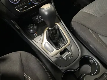 2016 Jeep Cherokee - image 26