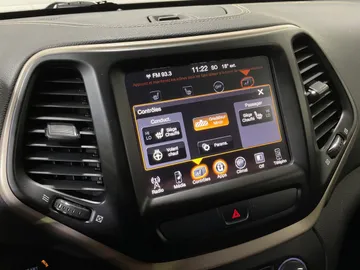 2016 Jeep Cherokee - image 22