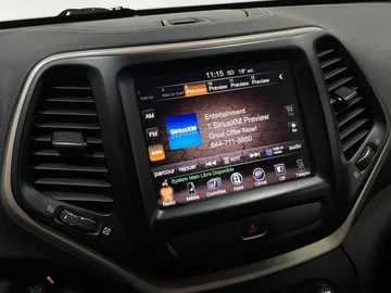 2016 Jeep Cherokee - image 27