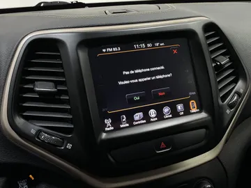 2016 Jeep Cherokee - image 24