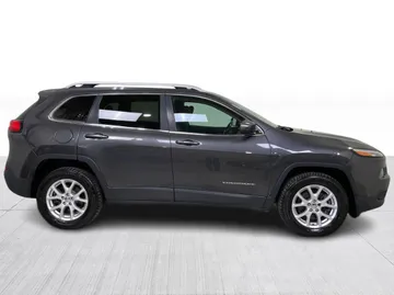 2016 Jeep Cherokee - image 2