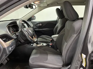 2016 Jeep Cherokee - image 3
