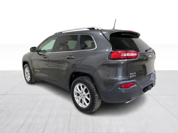 2016 Jeep Cherokee - image 10