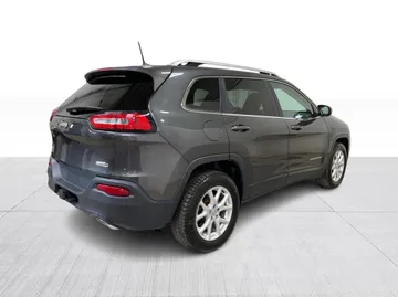 2016 Jeep Cherokee - image 13