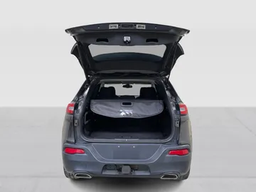 2016 Jeep Cherokee - image 12