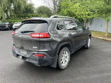 2016 Jeep Cherokee - image 3