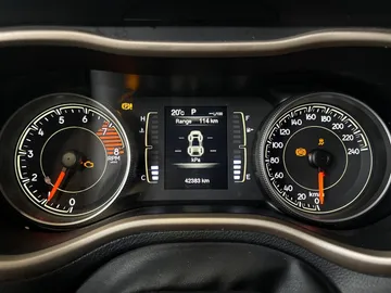 2018 Jeep Cherokee - image 15