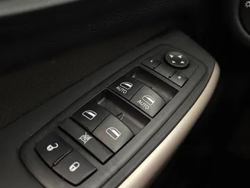 2018 Jeep Cherokee - image 19
