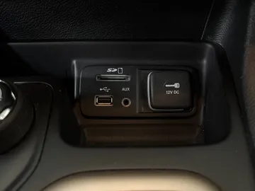 2018 Jeep Cherokee - image 25