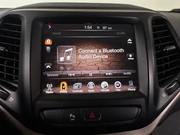 2018 Jeep Cherokee - image 24