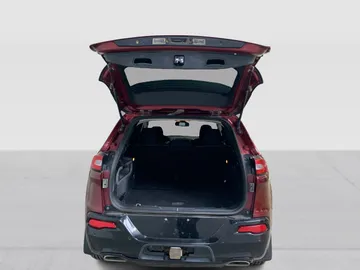 2018 Jeep Cherokee - image 12