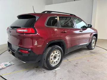 2018 Jeep Cherokee - image 12