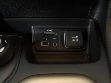 2018 Jeep Cherokee - image 22