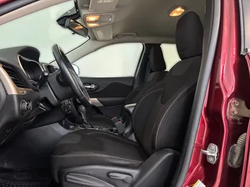 2018 Jeep Cherokee - image 3