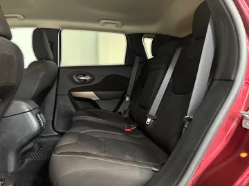 2018 Jeep Cherokee - image 13