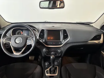2018 Jeep Cherokee - image 4
