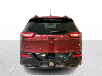 2018 Jeep Cherokee - image 11