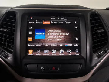 2018 Jeep Cherokee - image 24