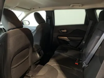 2018 Jeep Cherokee - image 14