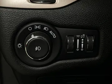 2018 Jeep Cherokee - image 15