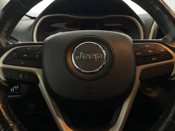 2018 Jeep Cherokee - image 16