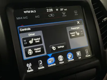 2018 Jeep Cherokee - image 24