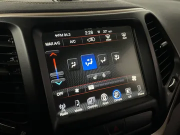 2018 Jeep Cherokee - image 22