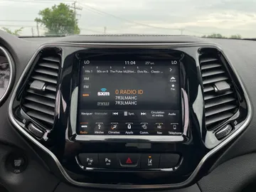 2019 Jeep Cherokee - image 28
