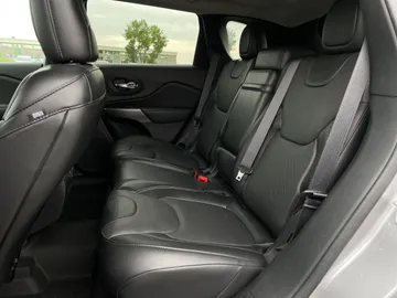 2019 Jeep Cherokee - image 15
