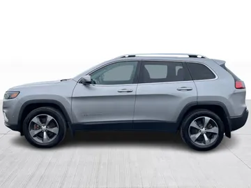 2019 Jeep Cherokee - image 10