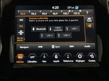 2019 Jeep Cherokee - image 25