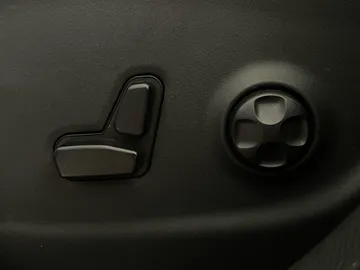 2019 Jeep Cherokee - image 24