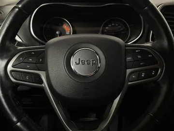 2019 Jeep Cherokee - image 19
