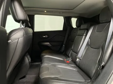 2019 Jeep Cherokee - image 16