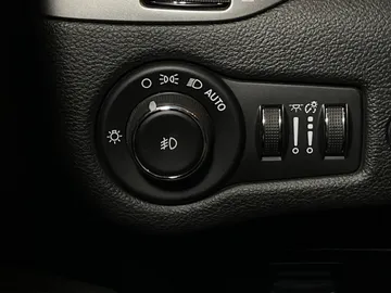 2019 Jeep Cherokee - image 18