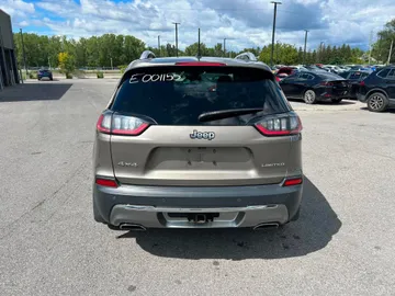2019 Jeep Cherokee - image 4